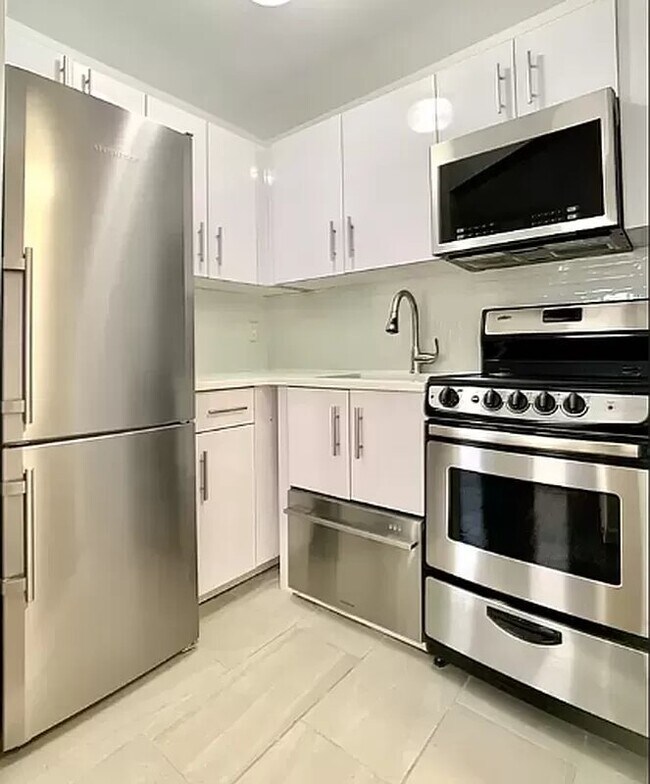 Building Photo - 1220 Lexington Avenue