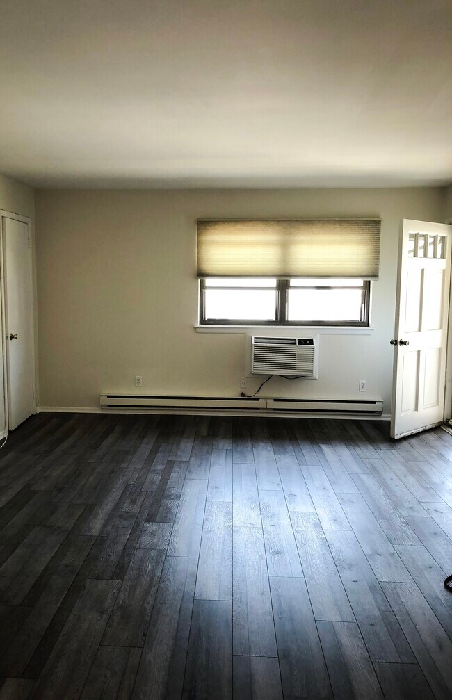 Living Room - 1501 Ocean Ave