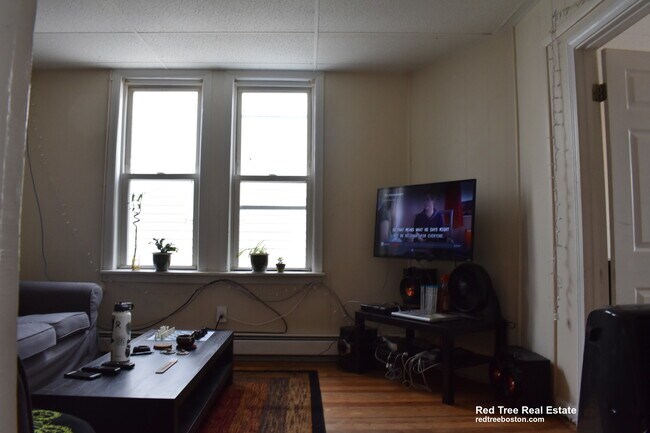 Foto del edificio - 114 Everett St