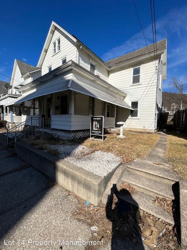 Building Photo - 3 br, 1.5 bath House - 415 W Pennsylvania Ave