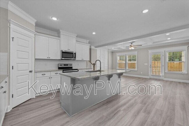 Building Photo - 208 Linsmore Ave