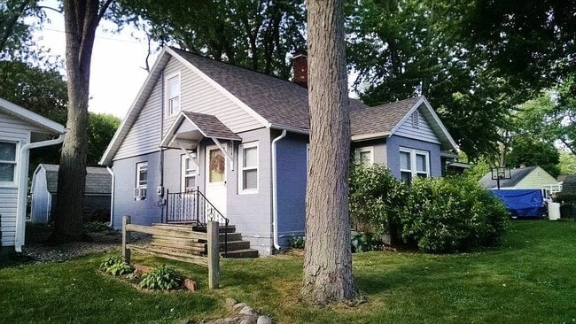 Building Photo - 8416 E Wade Ln