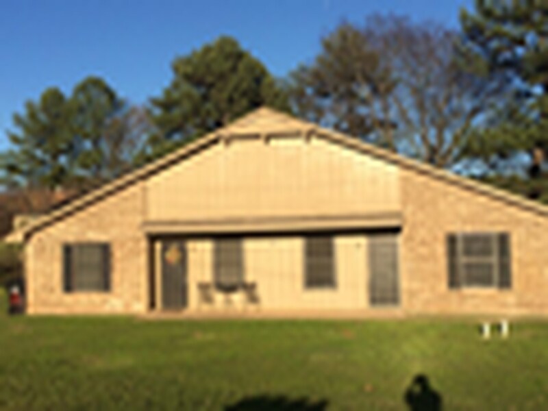 Primary Photo - 208 E Sycamore Ln