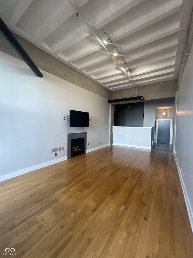 Building Photo - 611 N Park Ave
