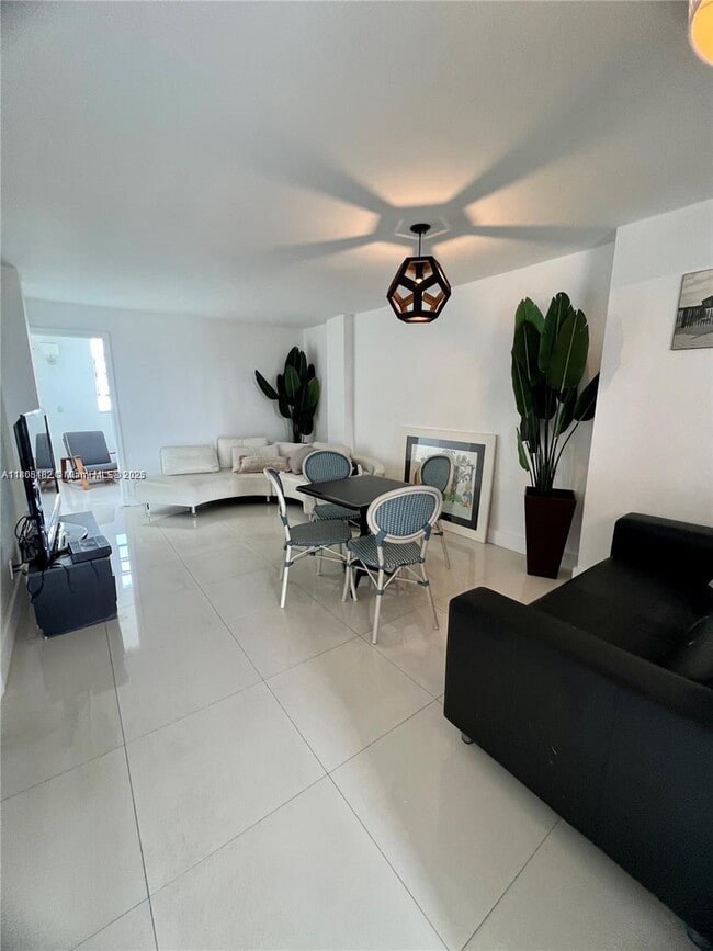 Building Photo - 2903 N Miami Beach Blvd
