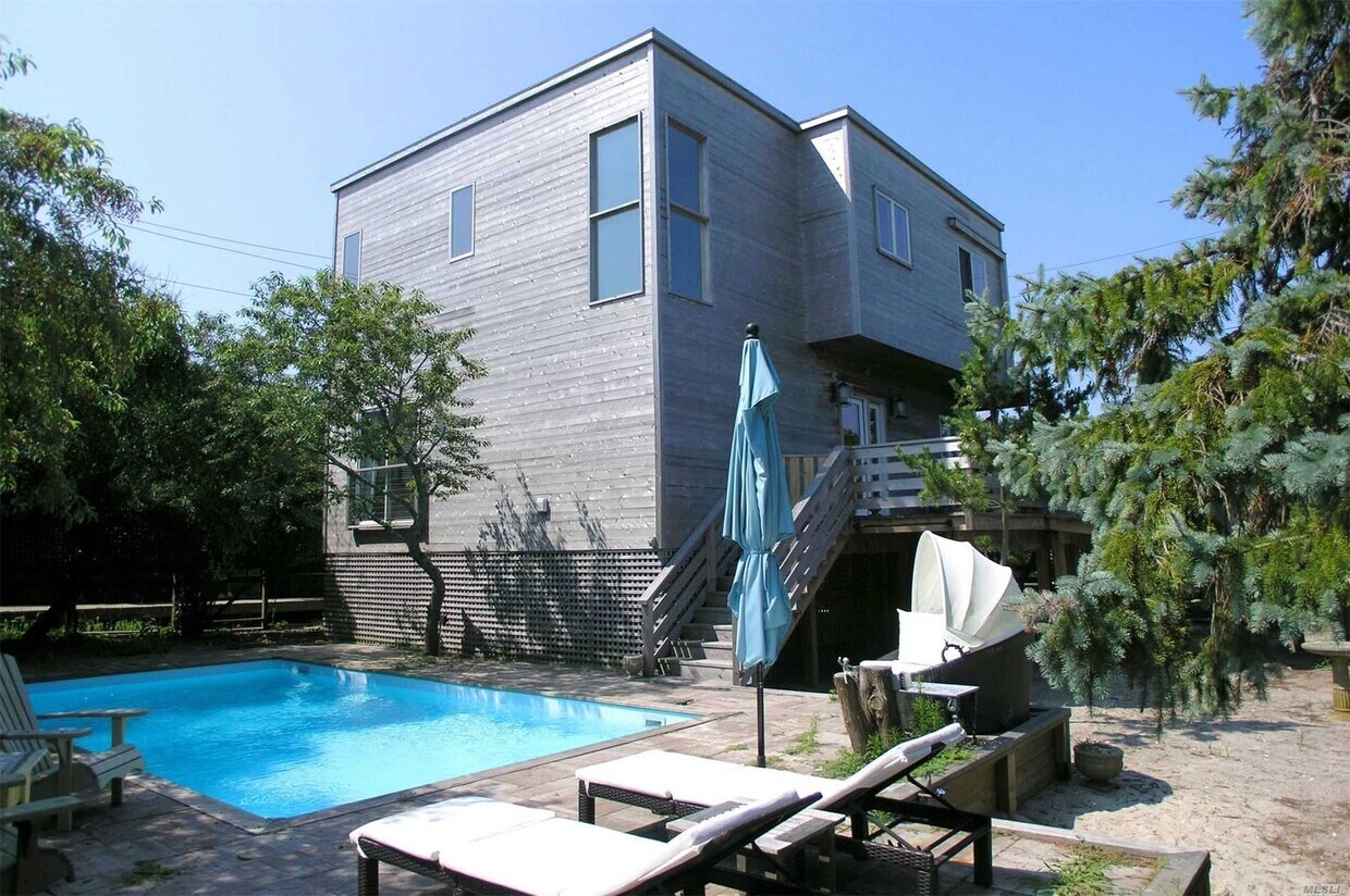 269 W Walk, Sayville, NY 11782 House Rental in Sayville, NY