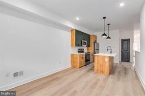 Building Photo - 1221 W Lehigh Ave