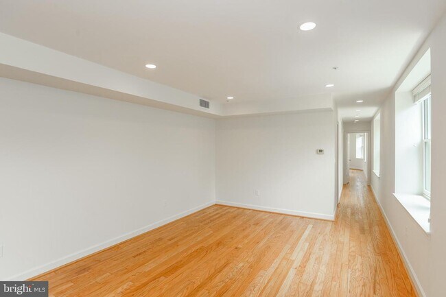 Building Photo - 1801 Calvert St NW
