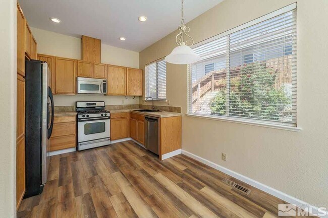 Building Photo - 7234 Heatherwood Dr