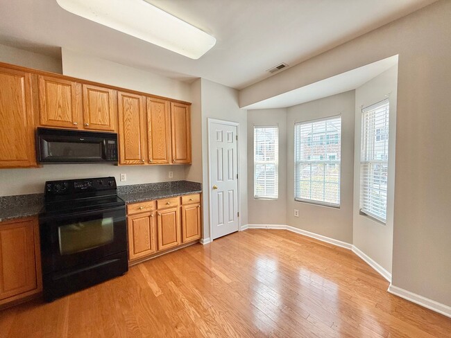Building Photo - Charming 3BD, 2BA Apex Townhome In a Prime...