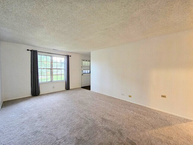Building Photo - "Charming 2-Bed, 2-Bath Condo with Granite...