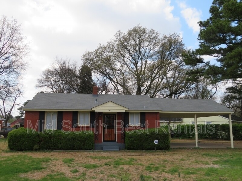 Primary Photo - 1743 Wildrose St