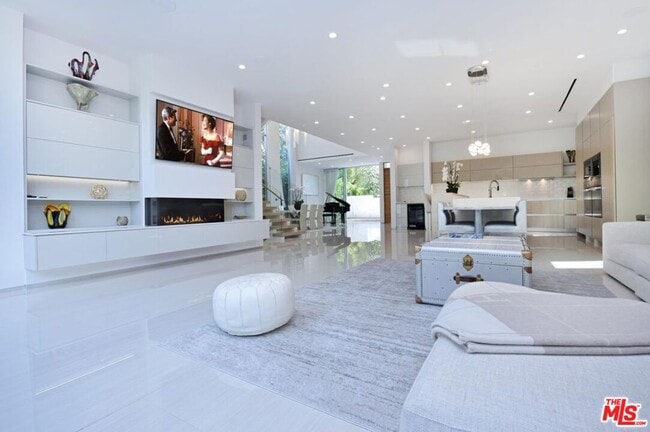 Building Photo - 429 N La Jolla Ave