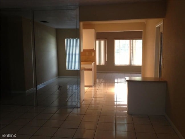 Foto del edificio - 6921 SW 24th St