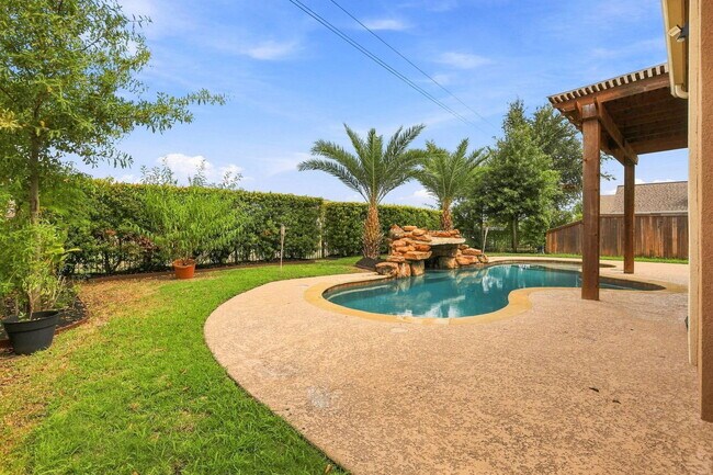 Foto del edificio - 17915 Creek Bluff Ln