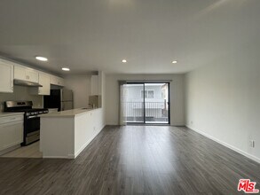 Building Photo - 1531 N Detroit St