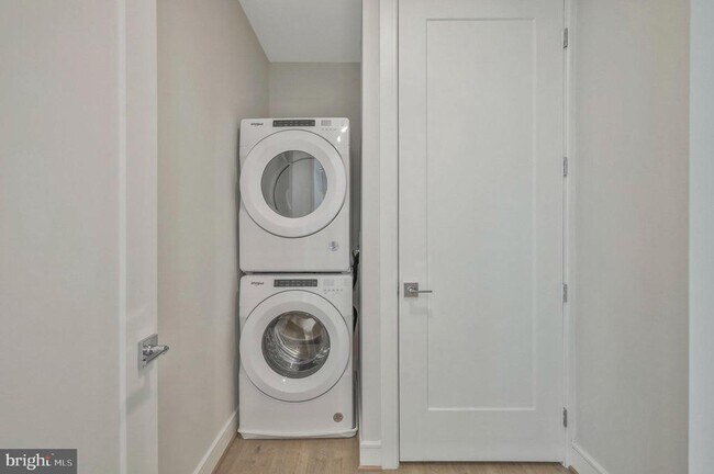 Foto del edificio - 635 Slaters Ln