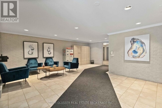 Building Photo - 530 Proudfoot Ln