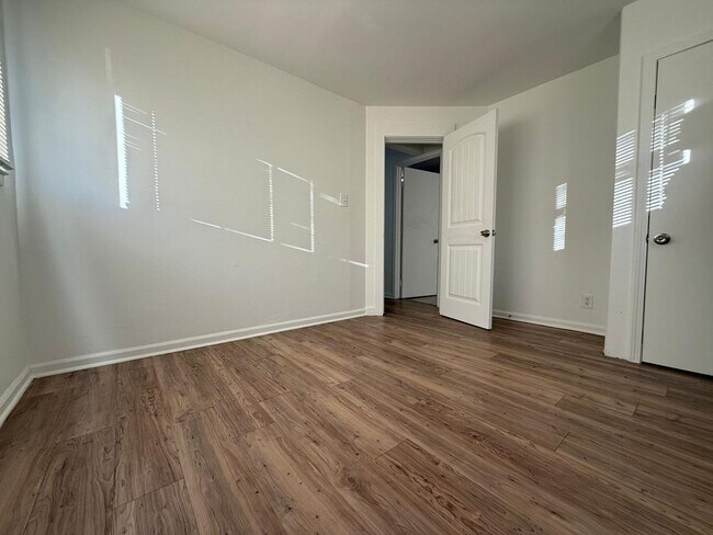 Foto del edificio - FOR RENT – 4 BEDROOM HOME AVAILABLE NOW