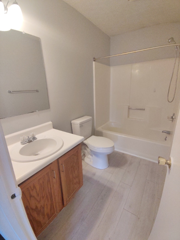 Foto del edificio - 15 Ferguson Dr