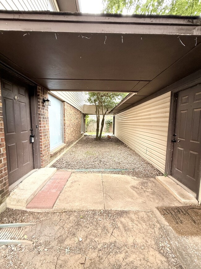 Building Photo - 1334 Eastgate Dr