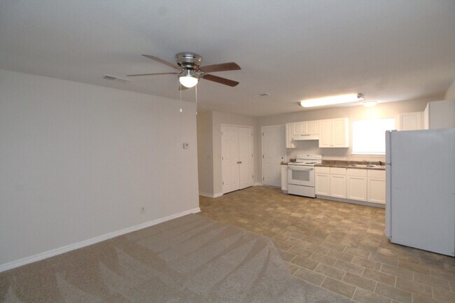 Foto del edificio - Updated 3BR Home in West Pensacola – Move-...