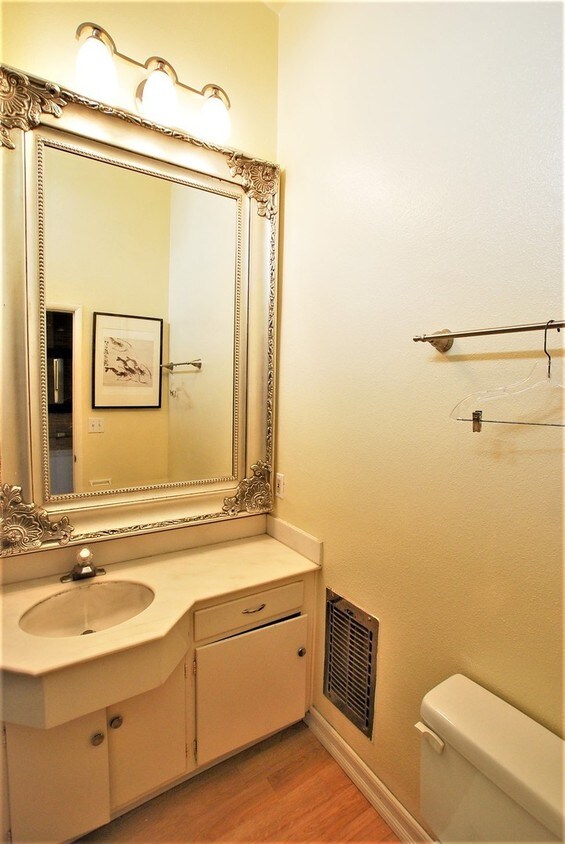 Foto del edificio - 1727 W Balboa Blvd