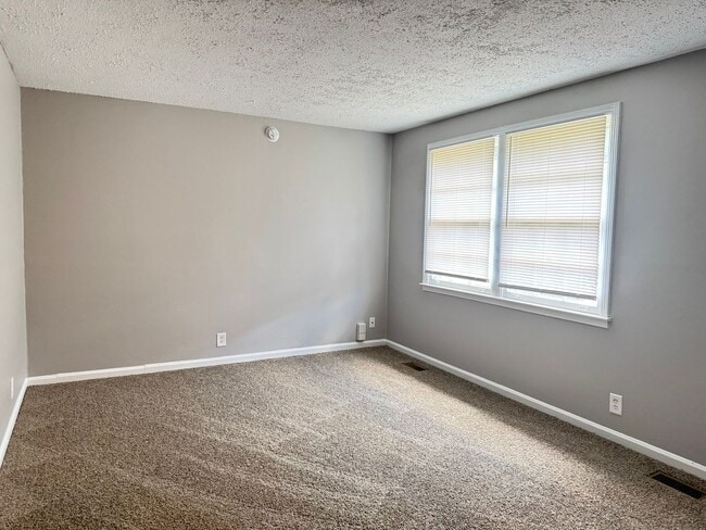 Foto del edificio - Great location 3 bedroom 1 bath home near ...