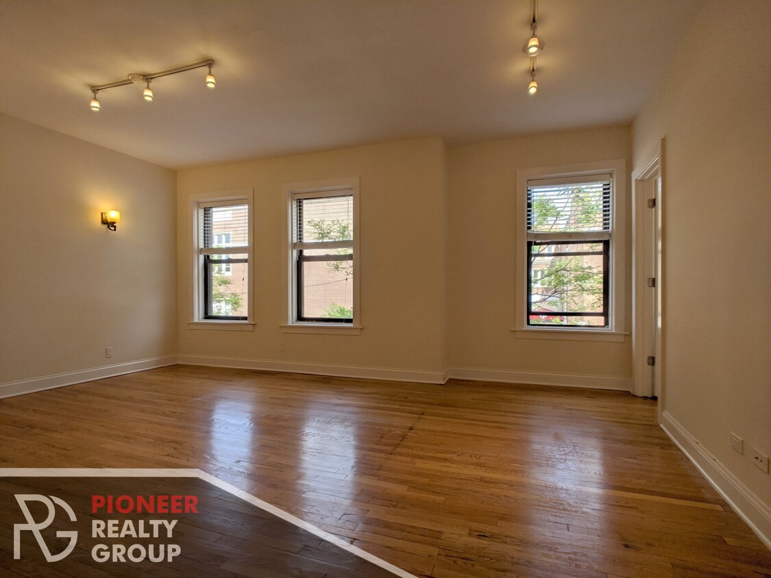 Foto principal - 4040 N Ashland Ave