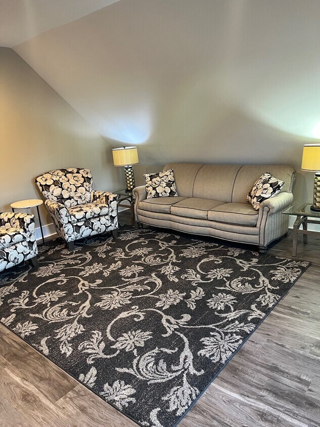 Living Room - 1605 S State St