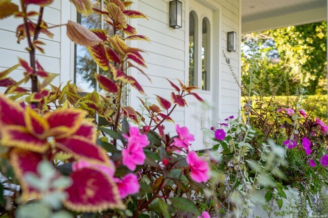 Foto del edificio - 48 Lumber Ln