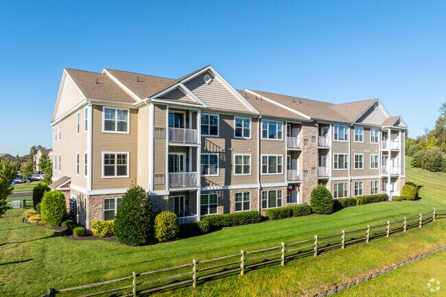 Foto del edificio - Woodmont Ridge at Upper Macungie