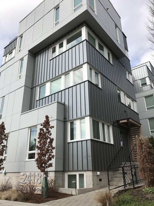 2418 Ballard Apartments Seattle, WA