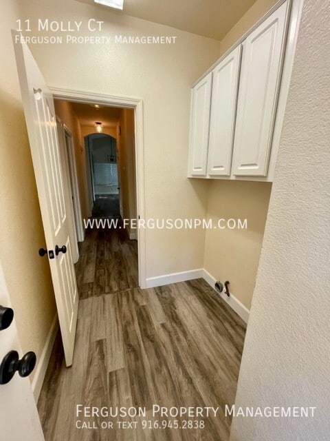 Building Photo - Move In Ready Home Within Walking Distance...