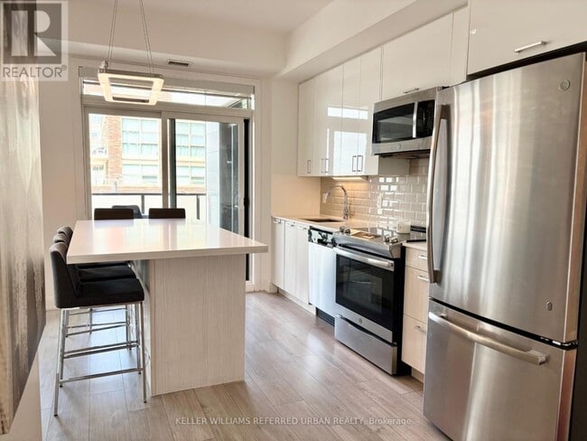 Building Photo - 385-385 Osler St