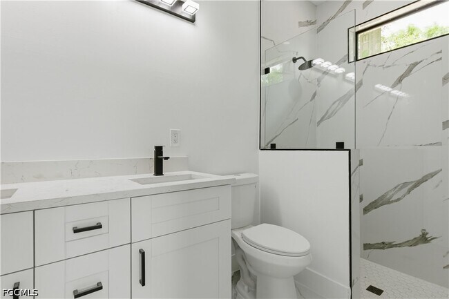 Foto del edificio - 4787 Golfview Blvd