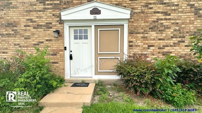 Building Photo - $1,275 - 1bed / 1Bath - Modern House in Me...