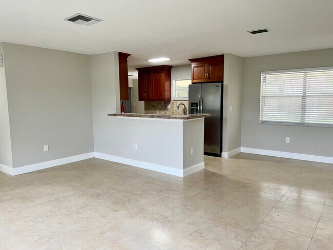 Foto del edificio - 3421 NW 25th Terrace