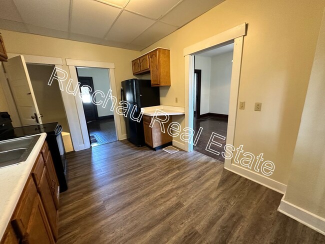 Building Photo - 3 Bed 1.5 Bath Home