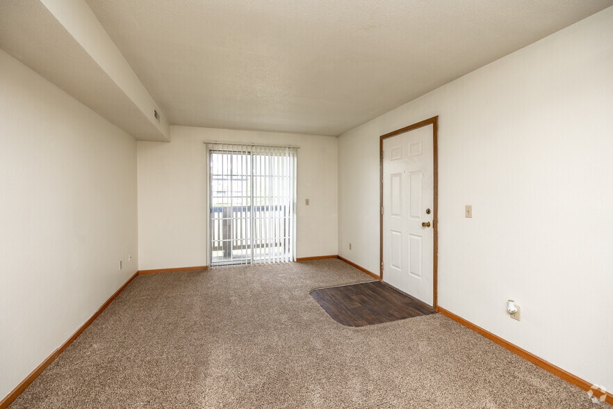Alexandra Apartments - 4419 1st Ave Sw Cedar Rapids, IA 52405