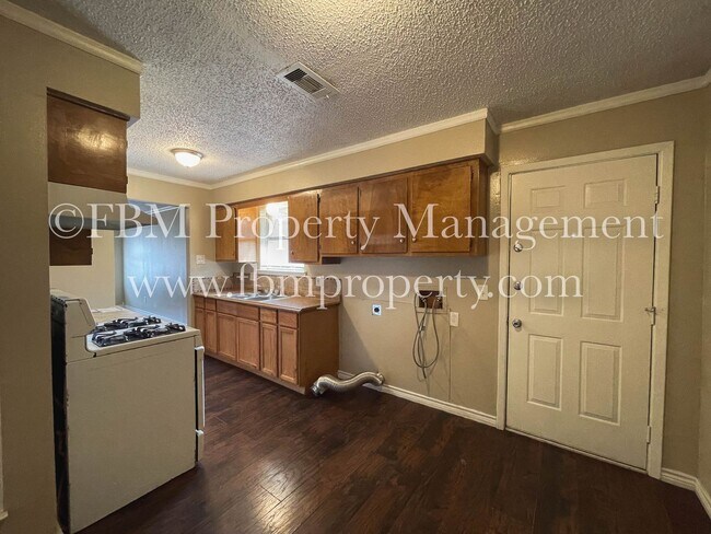 Building Photo - Gaines 1013 / Brown - EG