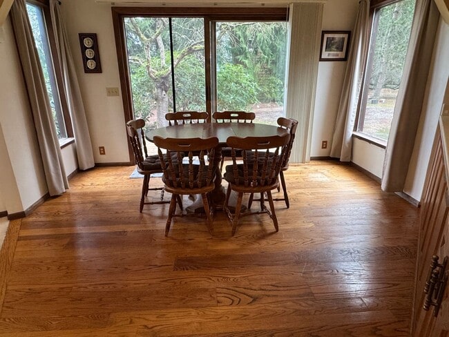 Building Photo - Samish Island home available February through May