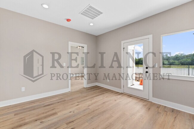 Foto del edificio - 6826 White Pine