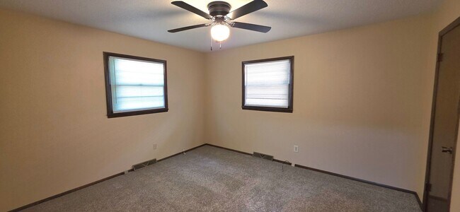 Foto del edificio - 2 Bedroom House close to Hospitals!  $895
