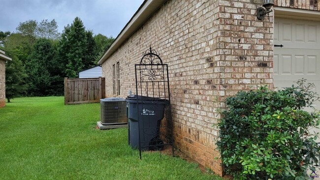 Building Photo - 106 Hay Bale Wy