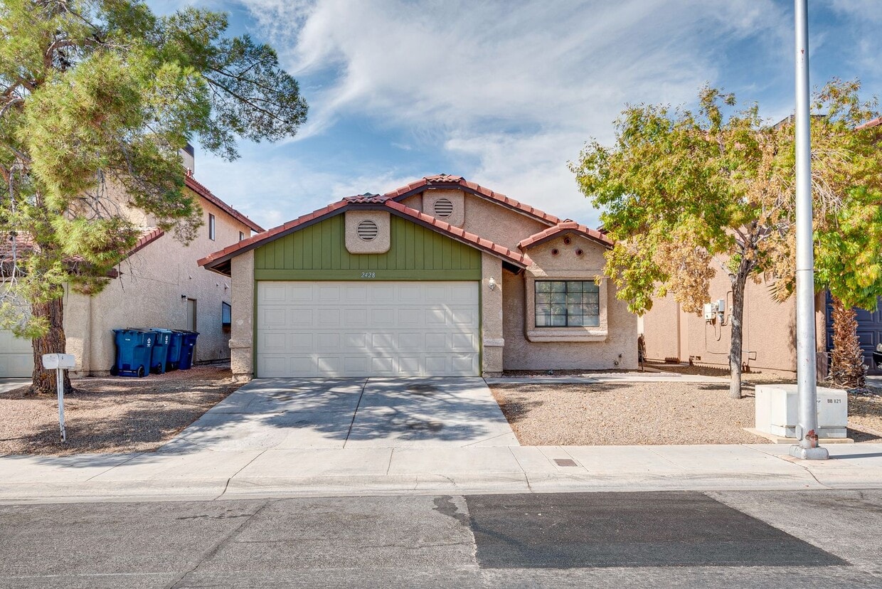 Primary Photo - Quaint cottage style 3 bed, 2 bath home in...