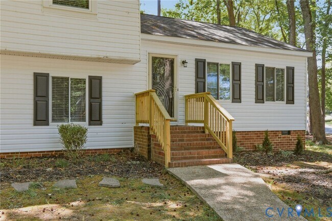 Foto del edificio - 9015 Covewood Rd
