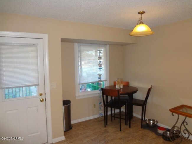 Building Photo - 1505 Cedar Ln