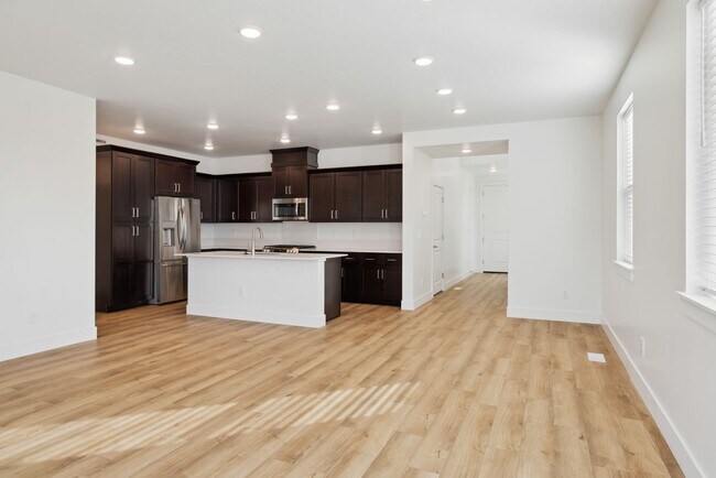 Foto del edificio - Move-In Ready Elegance - 4 Bedrooms! Pet Friendly!