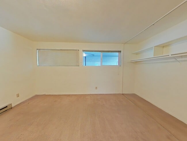 Building Photo - 2 Bedroom Apartment ~ Close to Campus ~ Ca...